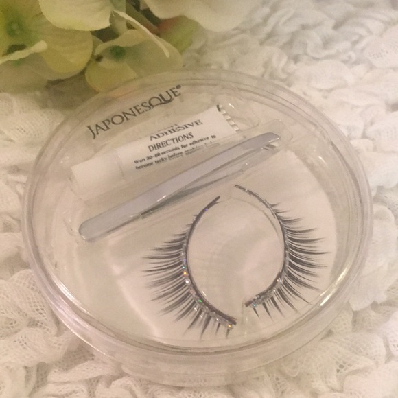 Halloween Silver Bling Glitter Lashes Kit - Picture 6 of 6
